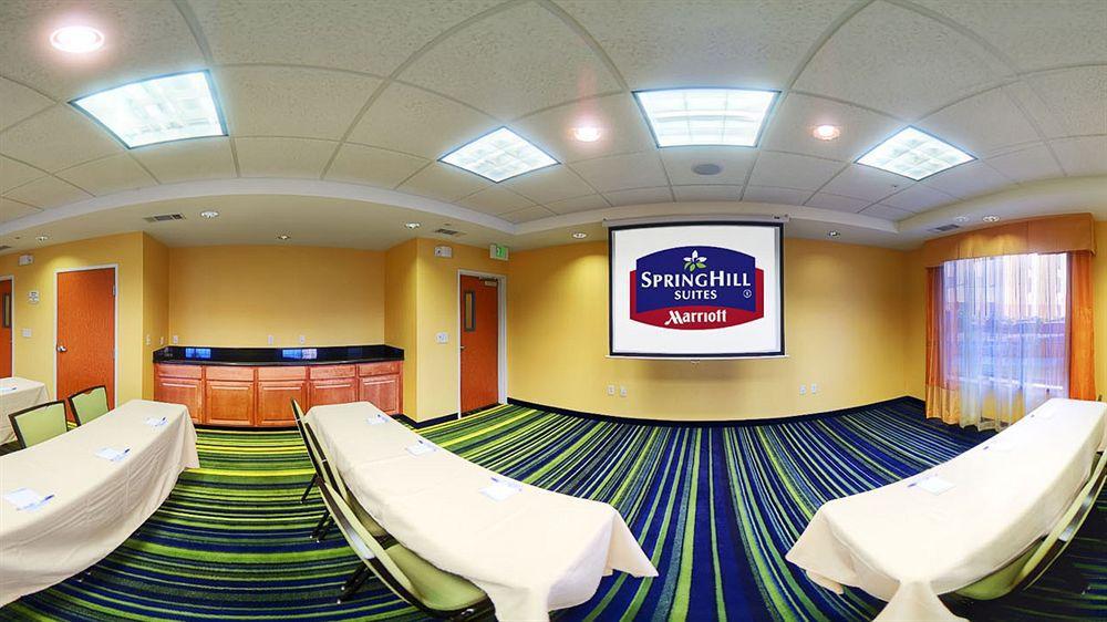 Hotel Fairfield And By Marriott